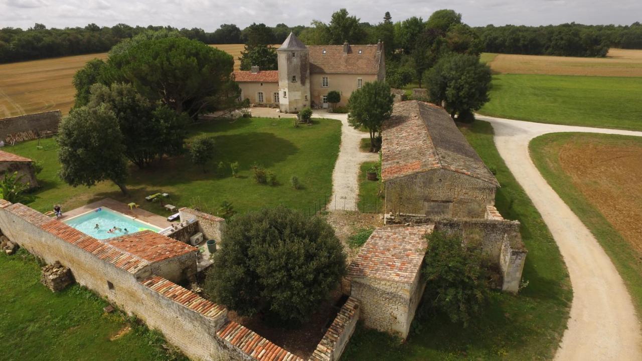 Gite Du Chateau De Pernan Avy 외부 사진