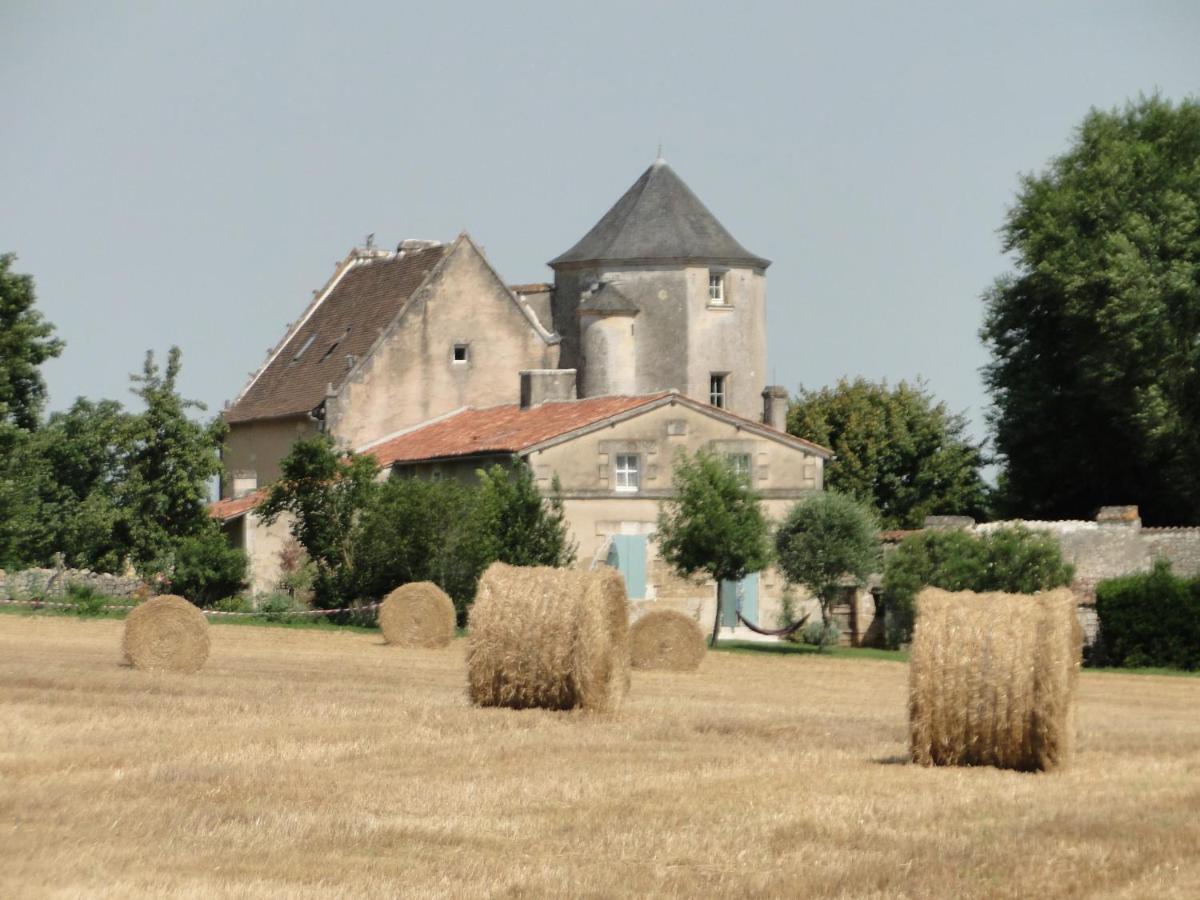 Gite Du Chateau De Pernan Avy 외부 사진
