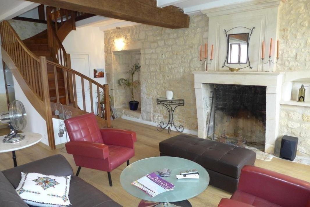 Gite Du Chateau De Pernan Avy 외부 사진